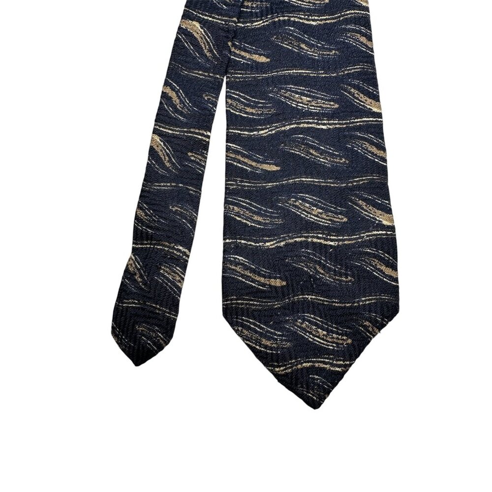 Bugatti Mens Silk Tie Navy & Gold Wave Pattern Made In USA - Picture 2 of 7